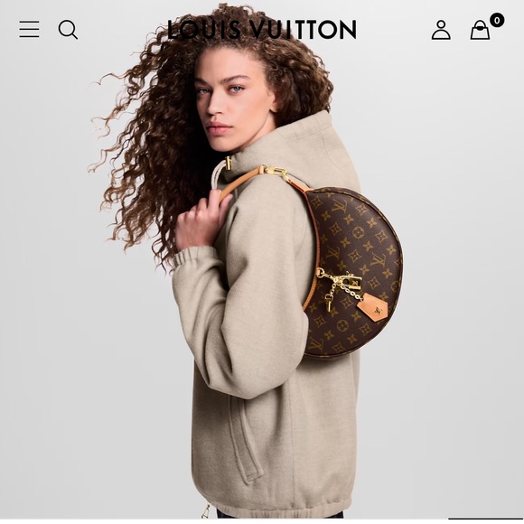Louis Vuitton M12939 Loop crossbody and shoulder bag - Picture 1 of 11